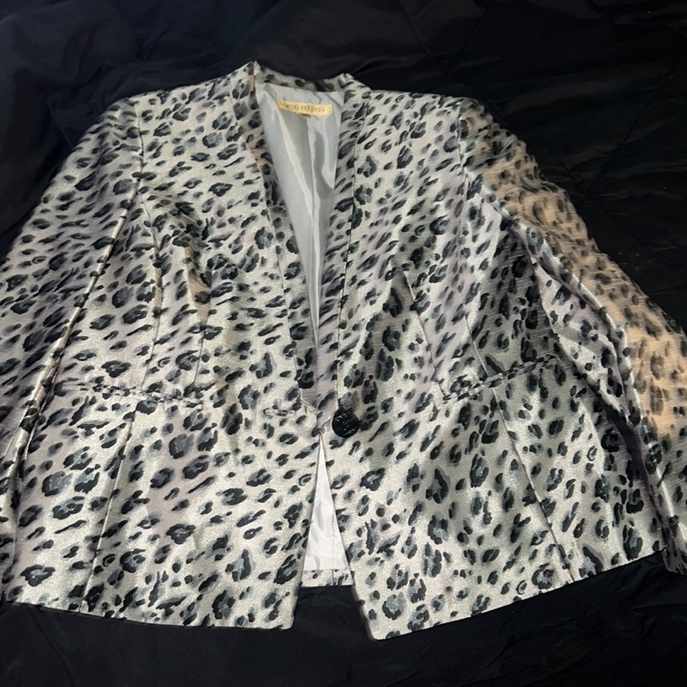 Leopard print blazer